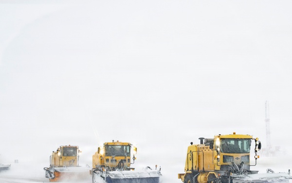 316th CES and LRS conduct snow operations on JBA
