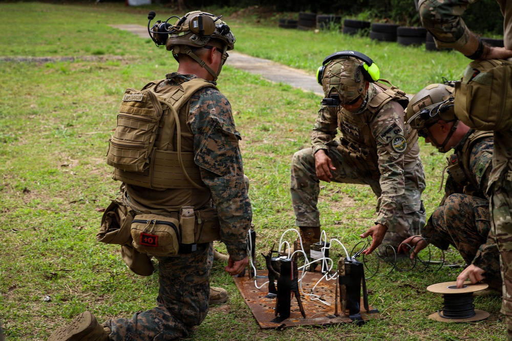 U.S. Marines and Panamanian Partners Build Stronger Ties Through Combat Engineer Training