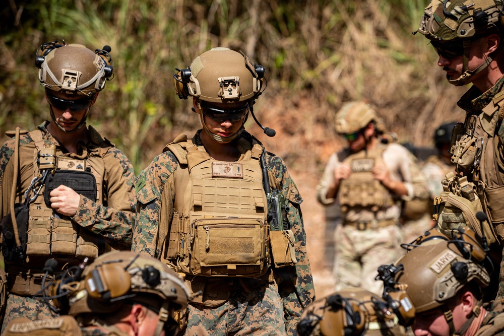 U.S. Marines and Panamanian Partners Build Stronger Ties Through Combat Engineer Training