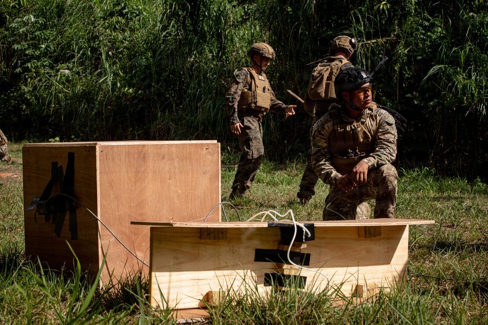 U.S. Marines and Panamanian Partners Build Stronger Ties Through Combat Engineer Training