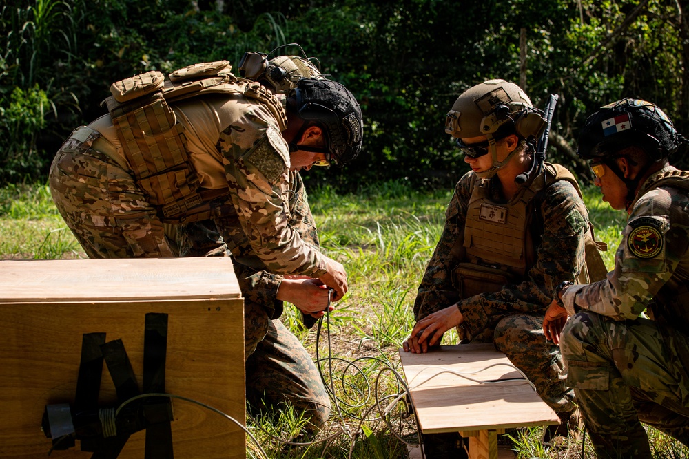 U.S. Marines and Panamanian Partners Build Stronger Ties Through Combat Engineer Training