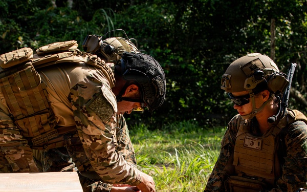 U.S. Marines and Panamanian Partners Build Stronger Ties Through Combat Engineer Training