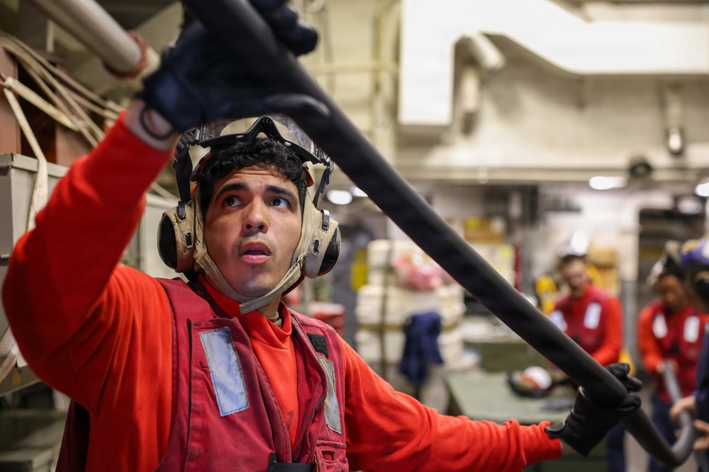 USS Thomas Hudner (DDG 116) Crash and Salvage Drill