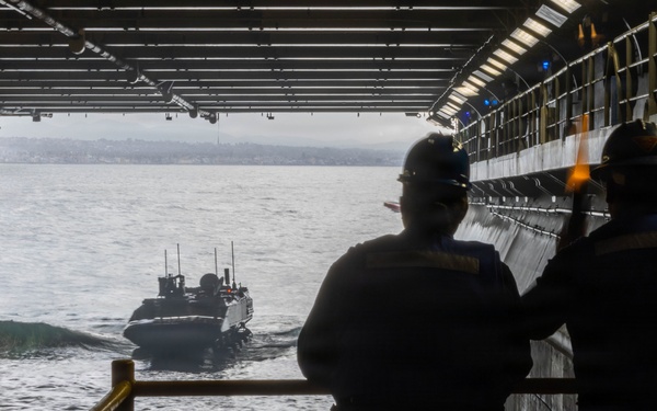 QUART 26.2: 3rd AA Bn. conduct Ship to Ship operations aboard USS Makin Island