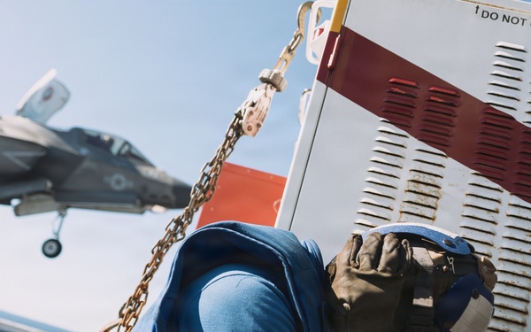 11th MEU Marines, Sailors Conduct F-35B Flight Deck Operations