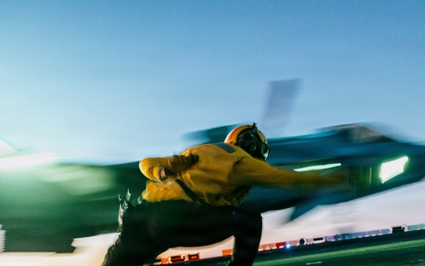 11th MEU Marines, Sailors Conduct F-35B Flight Deck Operations