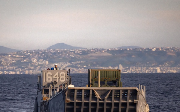 11th MEU Marines, Sailors Conduct Well-Deck Operations Aboard USS Comstock