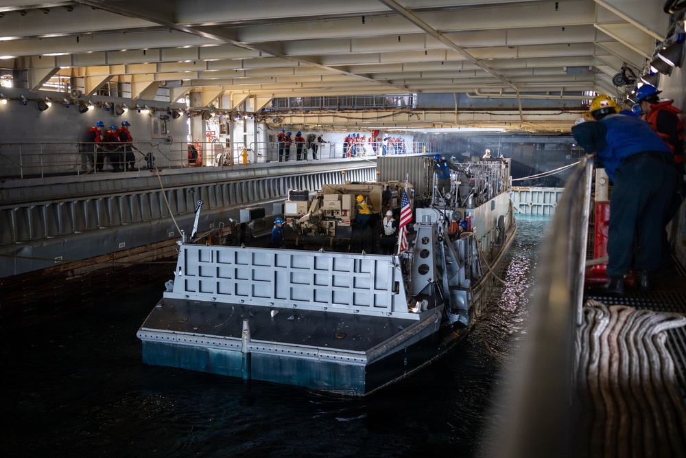 11th MEU Marines, Sailors Conduct Well-Deck Operations Aboard USS Comstock