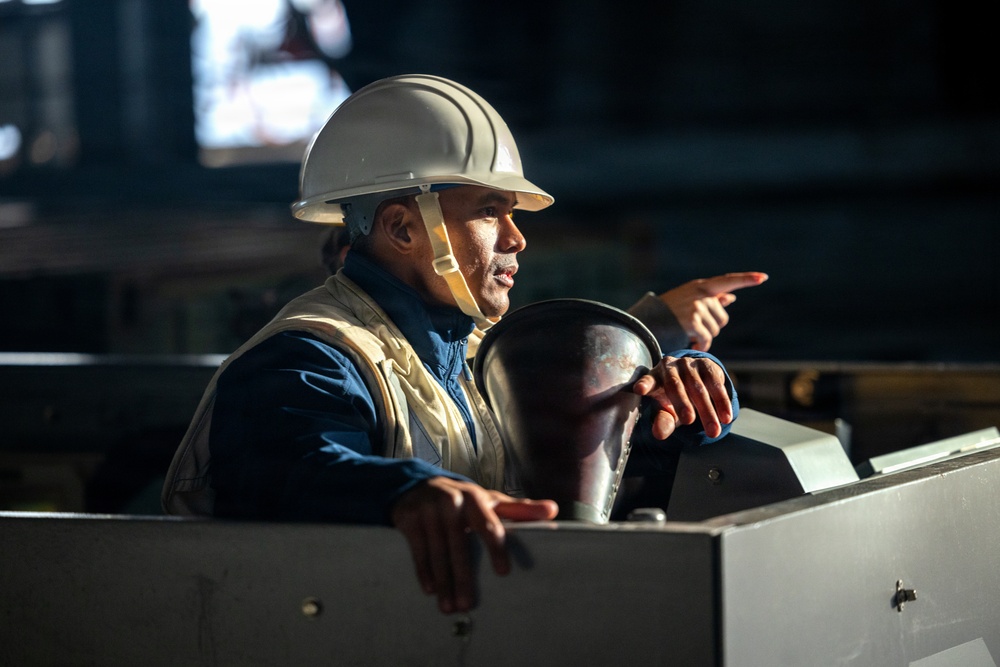 11th MEU Marines, Sailors Conduct Well-Deck Operations Aboard USS Comstock