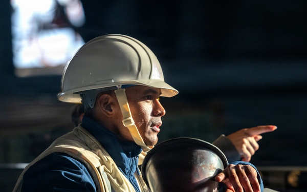 11th MEU Marines, Sailors Conduct Well-Deck Operations Aboard USS Comstock