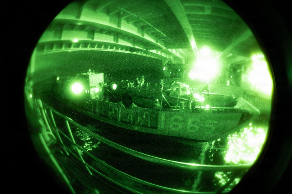 11th MEU Marines, Sailors Conduct Well-Deck Operations Aboard USS Comstock