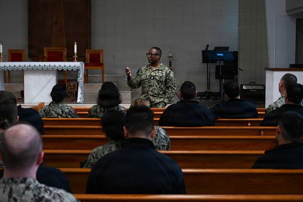 MyNavy Career Center Commander visits NAVSTA Rota