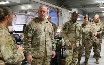 Distinguished Visit at 3d Theater Medical Command (Forward)