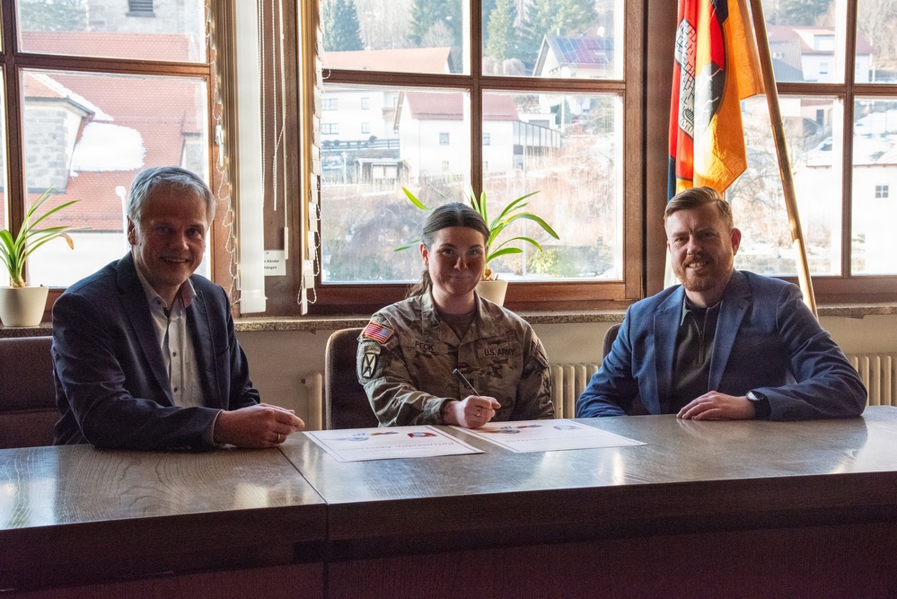 7ATC HHC Signs Partnership Agreement with City of Flossenburg