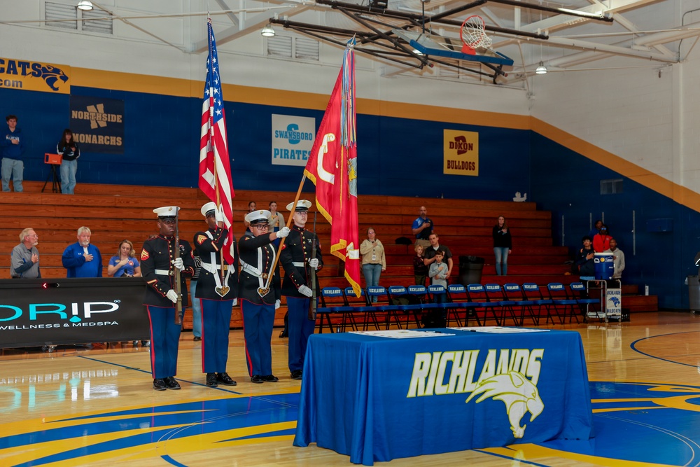 VMM-261 Adopts Richlands High School