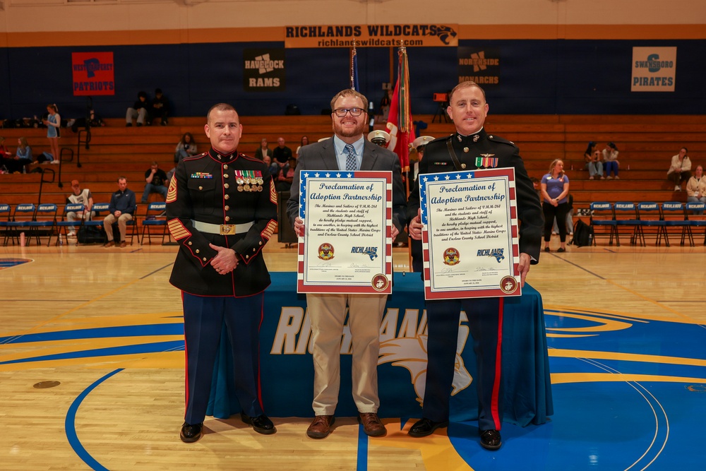 VMM-261 Adopts Richlands High School