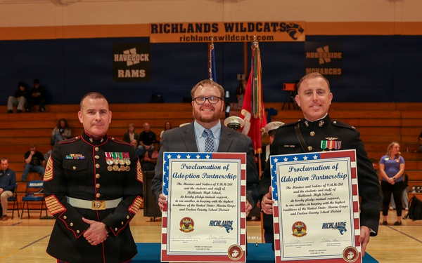 VMM-261 Adopts Richlands High School