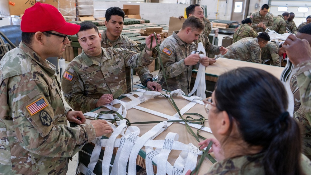 Soldiers Learning Proper Rigging for CDS Bundles