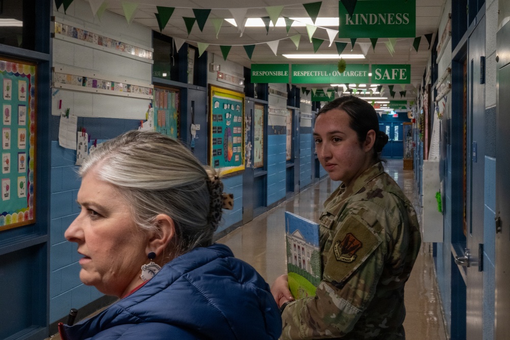 Crows visit Shalimar Elementary for Literacy Week