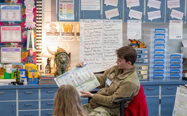 Crows visit Shalimar Elementary for Literacy Week