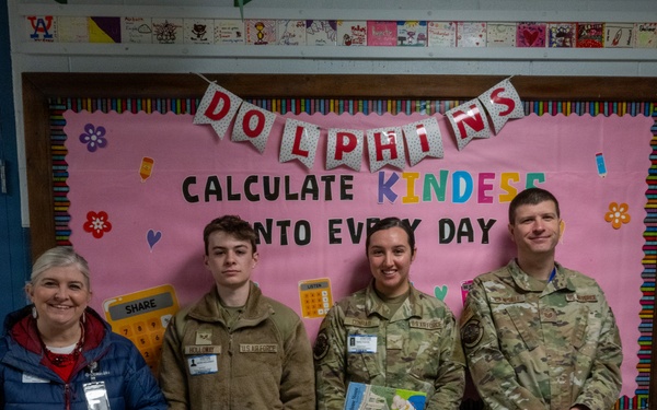 Crows visit Shalimar Elementary for Literacy Week