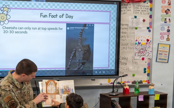 Crows visit Shalimar Elementary for Literacy Week