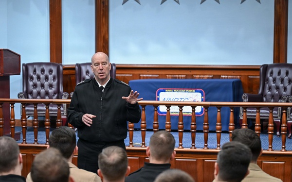 Admiral Houston visits NNPTC