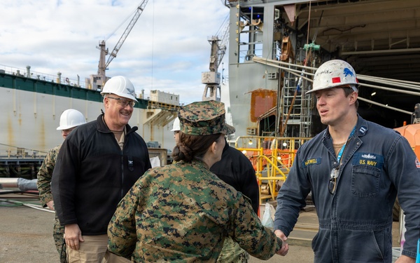MARFORCOM Commander Visits USS Carter Hall