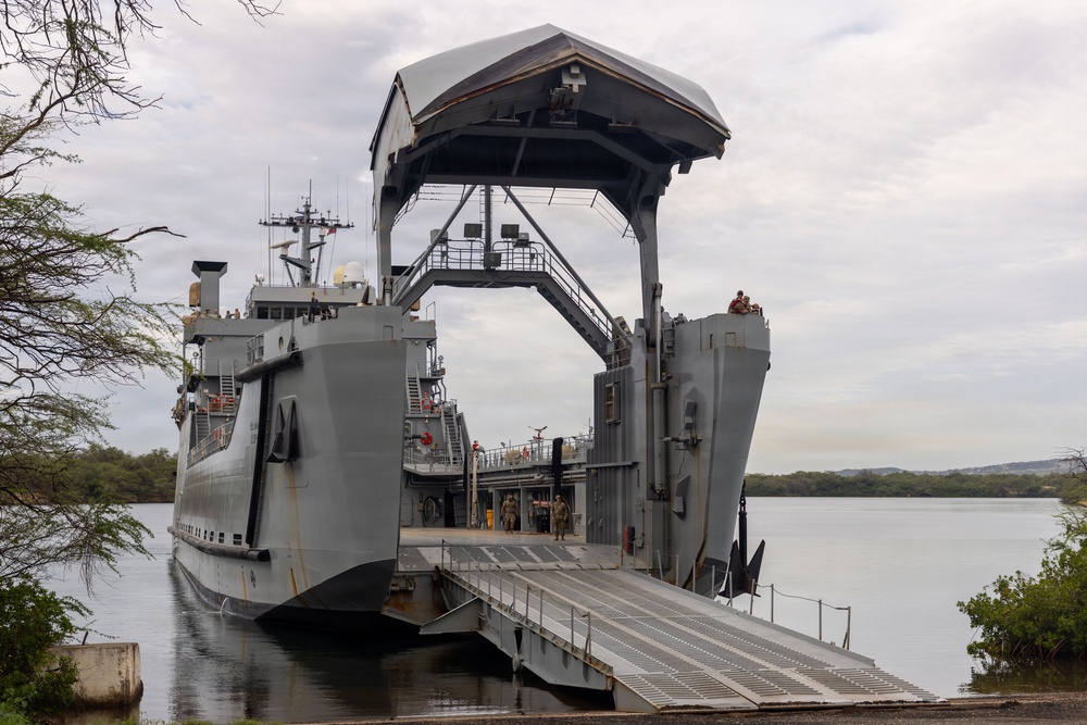 LSV-8 supports 25th CAB equipment transport