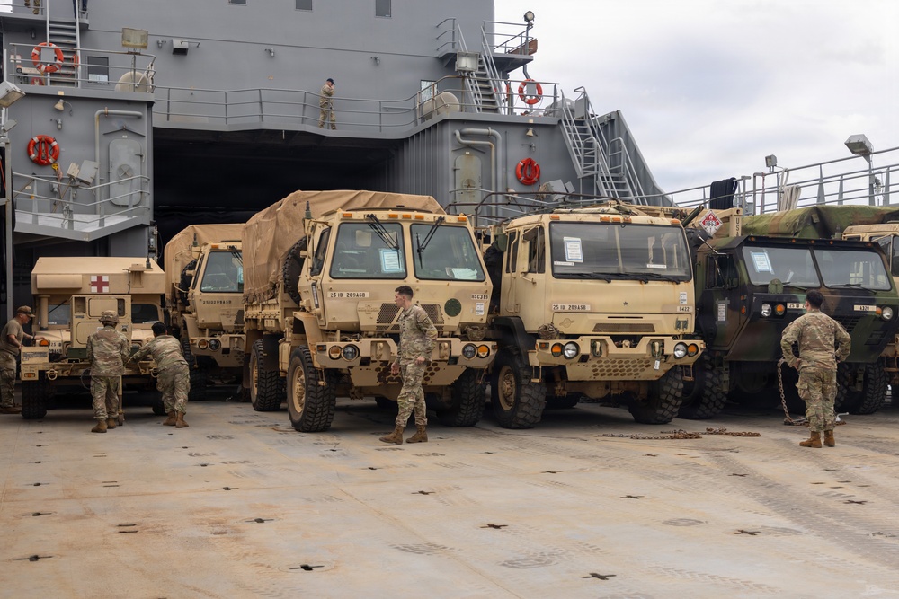 LSV-8 Supports 25th CAB Equipment Transport
