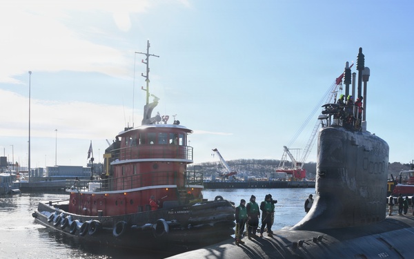 USS California (SSN 781) Moors Pier Side at SUBASE
