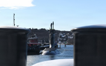 USS California (SSN 781) Moors Pier Side at SUBASE