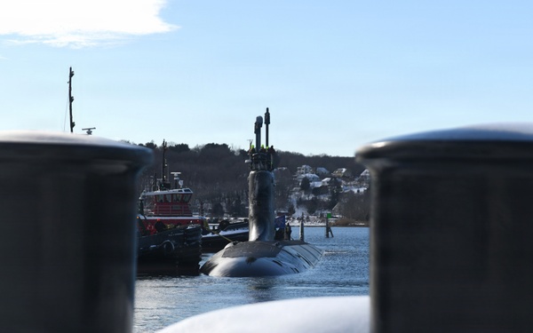 USS California (SSN 781) Moors Pier Side at SUBASE