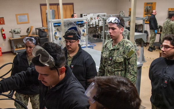 Surface Warfare Engineering Schools Command (SWESC) Great Lakes Instructors Train Next Generation of U.S. Navy Cargo Weapons Elevator Operators