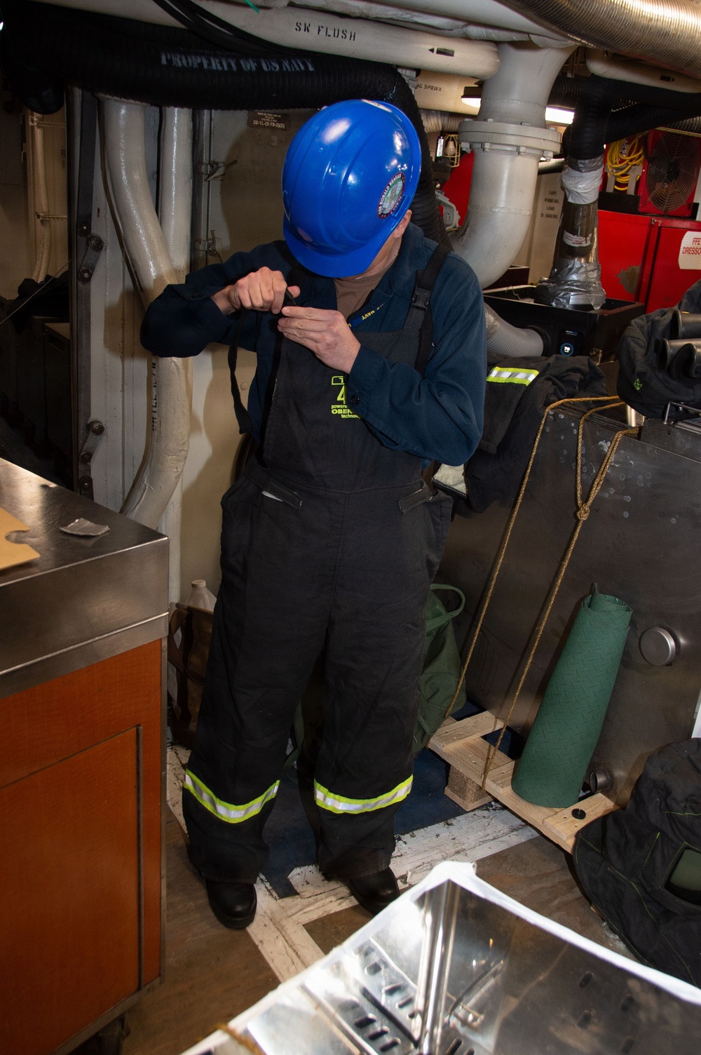 Ronald Reagan Sailors and Contractors Perform Maintenance