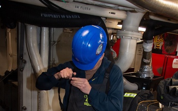 Ronald Reagan Sailors and Contractors Perform Maintenance