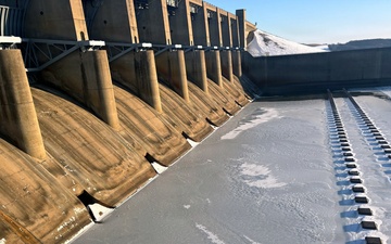 Monitoring icy conditions