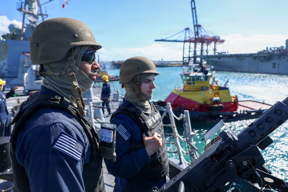 USS Mahan (DDG 72) Departs Ponce, Puerto Rico