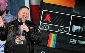 Comedy star Gabriel Iglesias brings laughs to troops in Japan