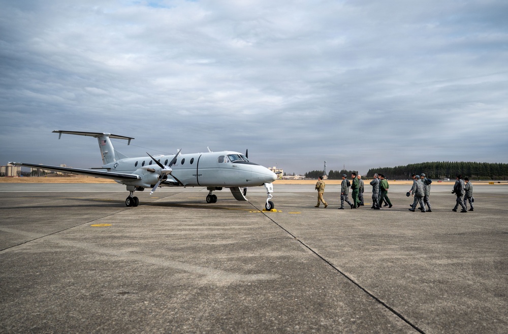 JASDF Niigata Air Rescue Squadron visits 459th AS