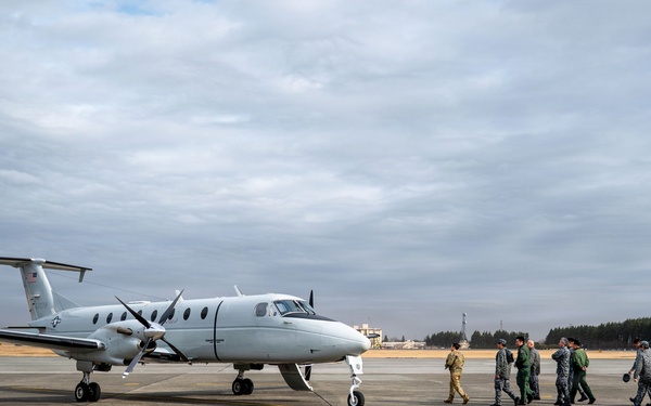 JASDF Niigata Air Rescue Squadron visits 459th AS