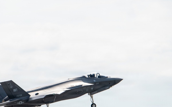 115th Fighter Wing Arrives to Participate in Sentry Aloha 26-1