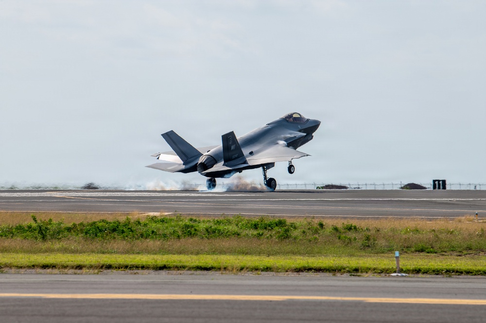 115th Fighter Wing Arrives to Participate in Sentry Aloha 26-1
