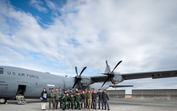 JASDF Niigata Air Rescue Squadron visits 459th AS