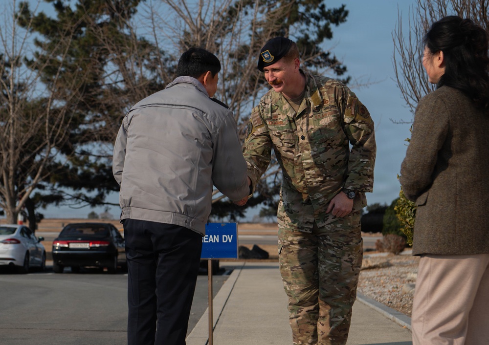 8 FW leadership meets with Gunsan Korean National Police chief