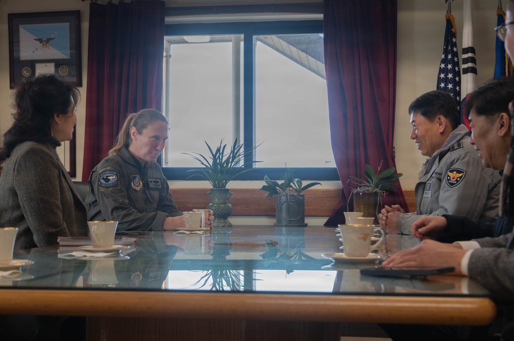 8 FW leadership meets with Gunsan Korean National Police chief