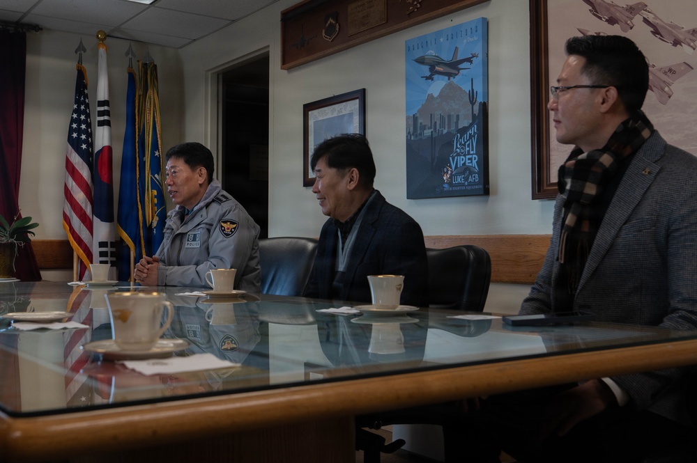 8 FW leadership meets with Gunsan Korean National Police chief