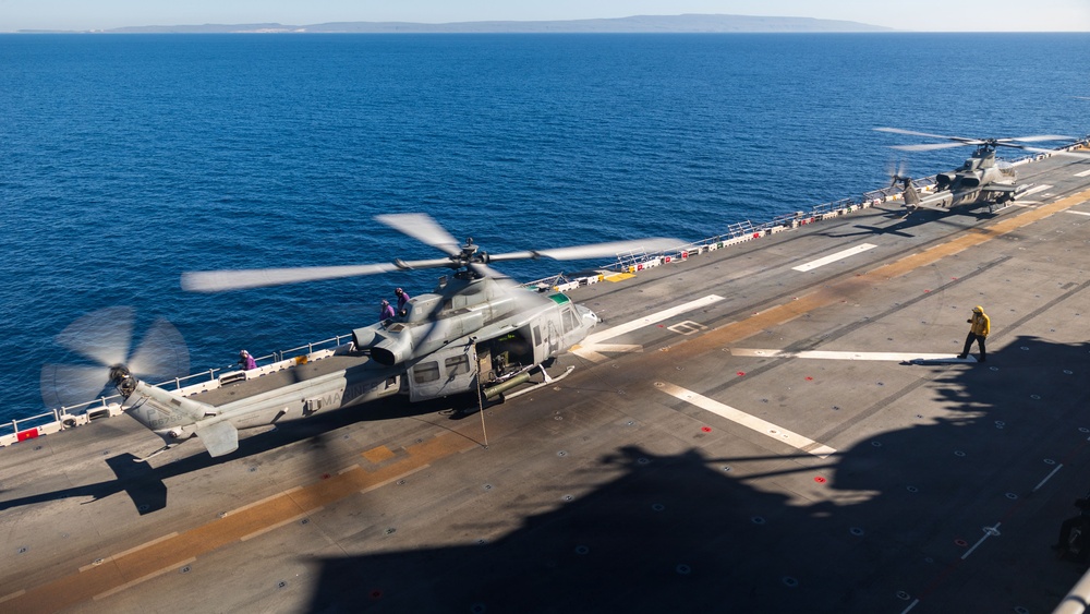 11th MEU Marines, Sailors Conduct Simulated Strait Transit