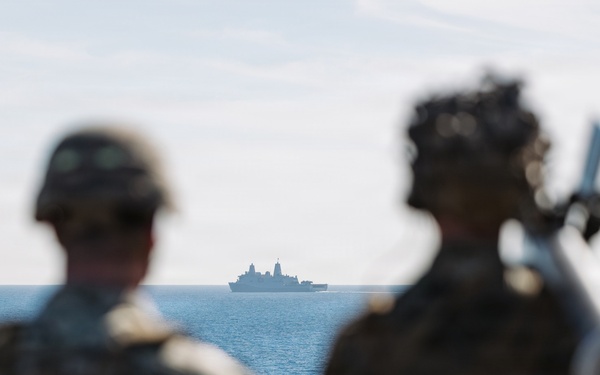 11th MEU Marines, Sailors Conduct Simulated Strait Transit
