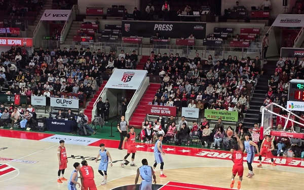 Hoop dreams: Families find common ground on the court